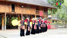 Spring celebrations with Xoe Thai dance