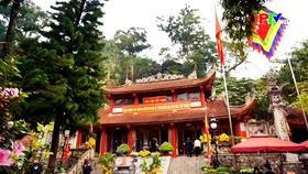 Huyền sử Quốc Mẫu Tây Thiên