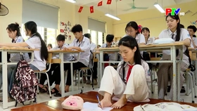 Nữ sinh dân tộc Sán Dìu viết nên ước mơ bằng đôi chân