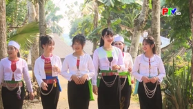 The vibrant patterns of Muong land