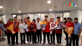 Đón học sinh đạt Huy chương Vàng Olympic Hóa học quốc tế về nước