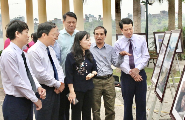 Trưng bày 100 tác phẩm ảnh nghệ thuật “Quê hương, con người Phú Thọ”