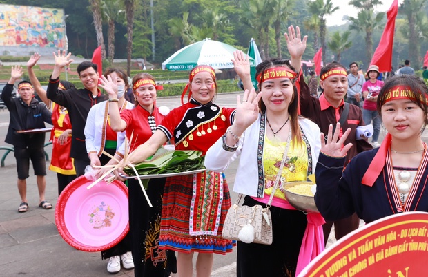 Hội thi làm bánh chưng, bánh giầy: Nét đặc trưng vùng Đất Tổ