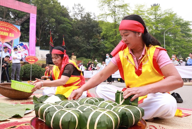 Hội thi làm bánh chưng, bánh giầy: Nét đặc trưng vùng Đất Tổ