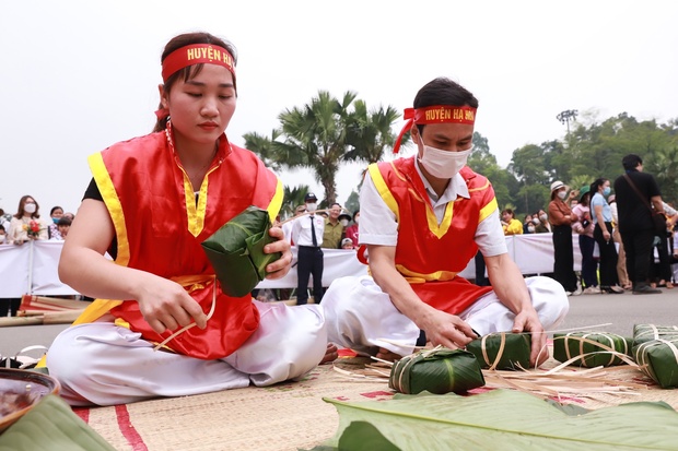 Hội thi làm bánh chưng, bánh giầy: Nét đặc trưng vùng Đất Tổ