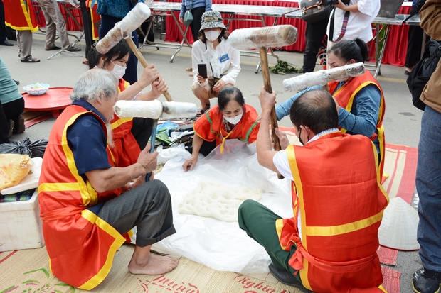 Hội thi làm bánh chưng, bánh giầy: Nét đặc trưng vùng Đất Tổ